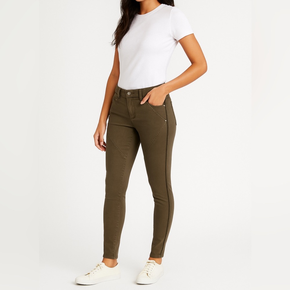 Green Skinny Jeans with Sleek Fit